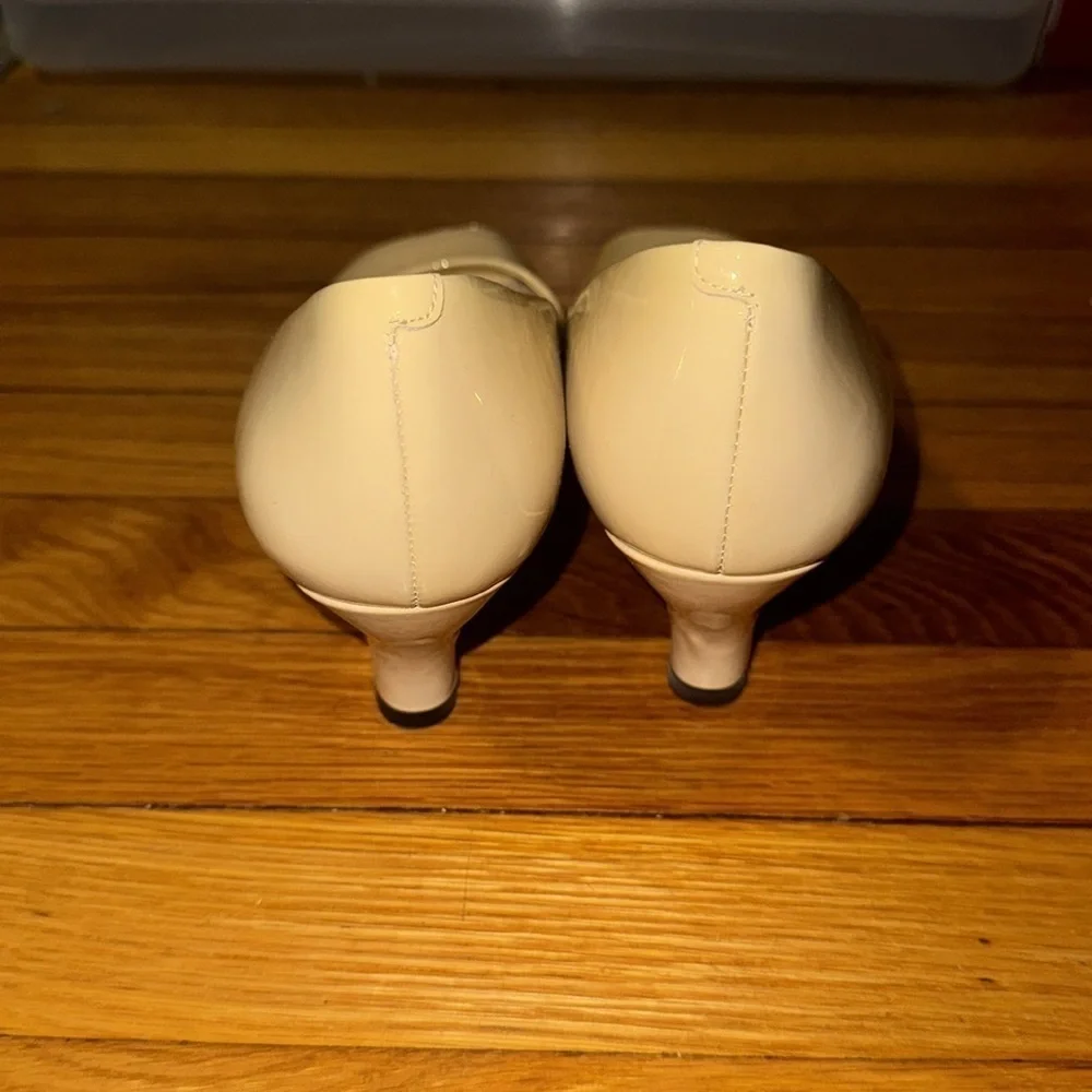 Cream Beige 8.5M Easy Spirit opened Toe Wedge Shoes great condition